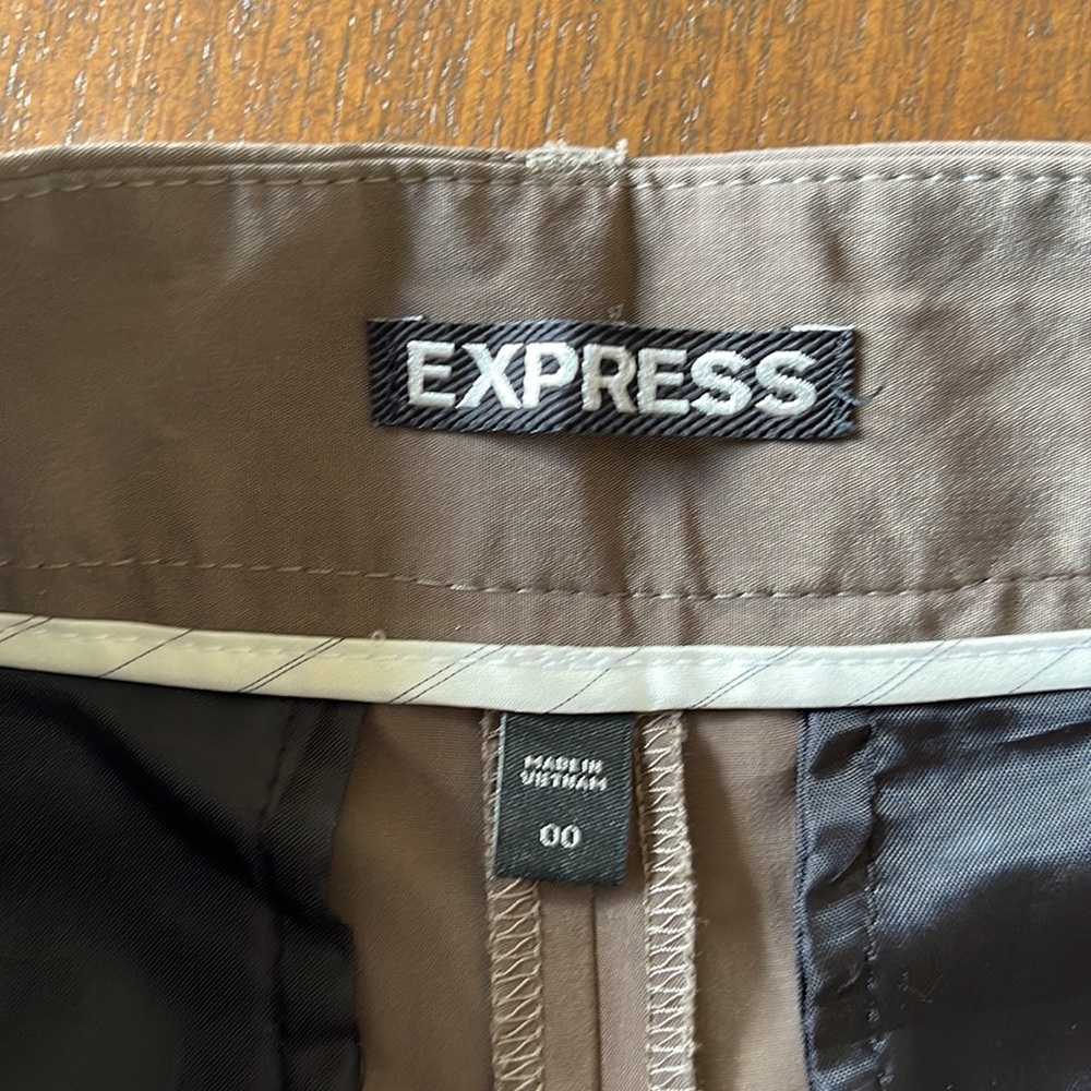 EXPRESS 00 - Picture 2 of 7